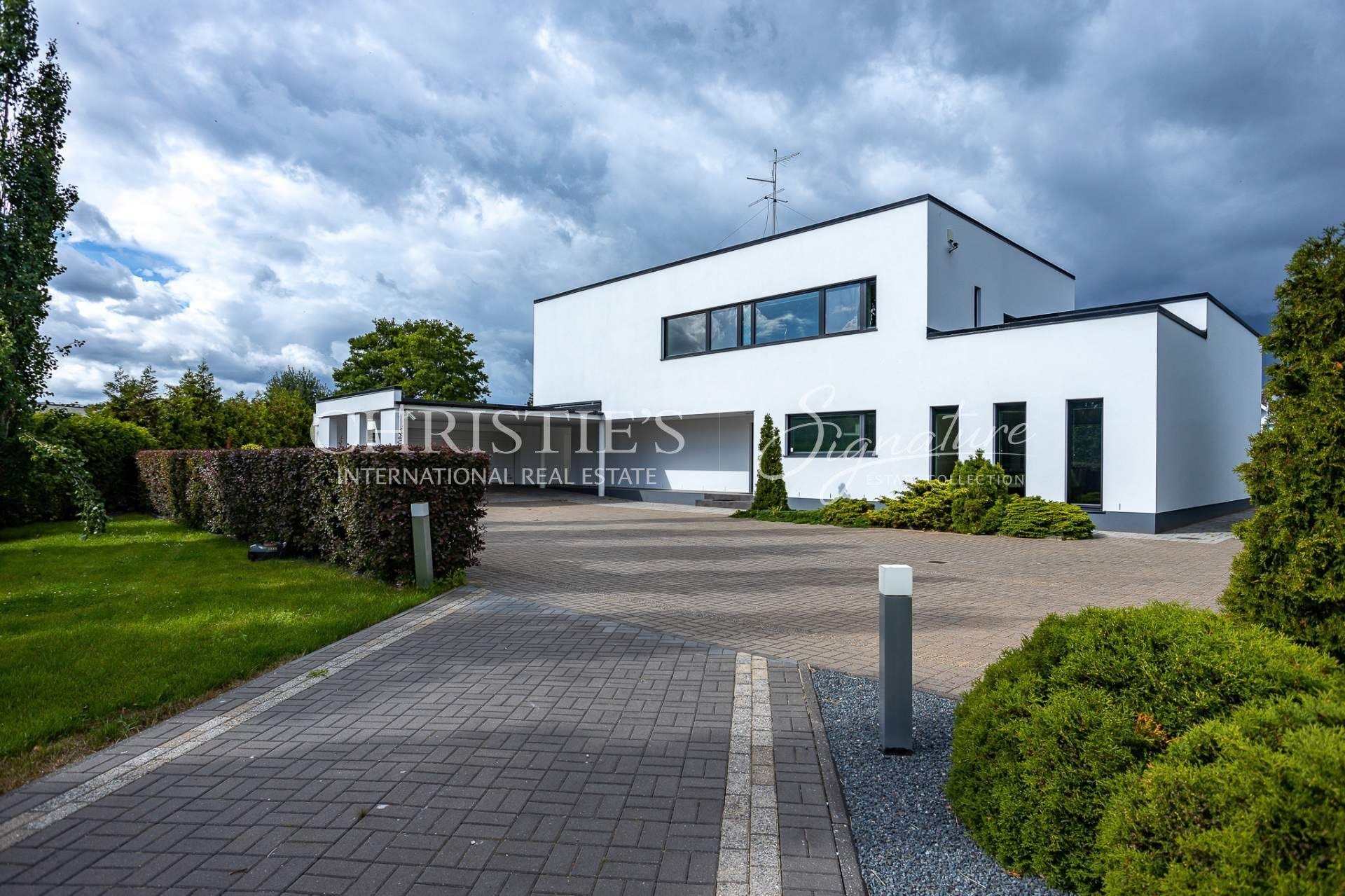 Stylish villa with a swimming pool in the seaside Viimsi